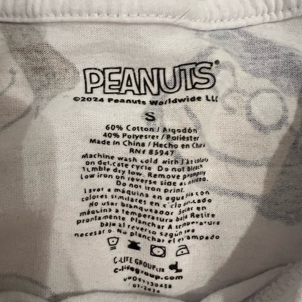 Peanuts Gang all-over print short-sleeve T-shirt | Size Small | Preowned - Picture 7 of 7